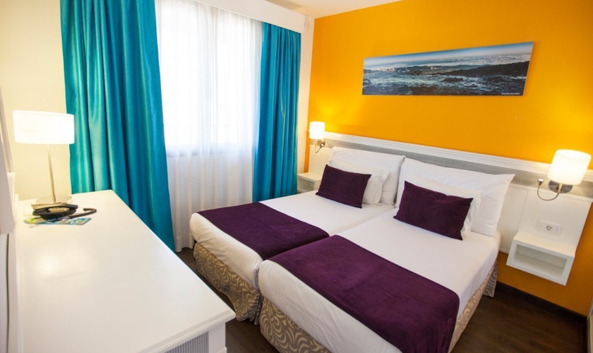 Coral grand suite de 1 dormitorio con vistas a la piscina 2 adultos Coral Los Alisios Los Cristianos Coral grand suite de 1 dormitorio con vistas a la piscina 2 adultos Coral Los Alisios Los Cristianos