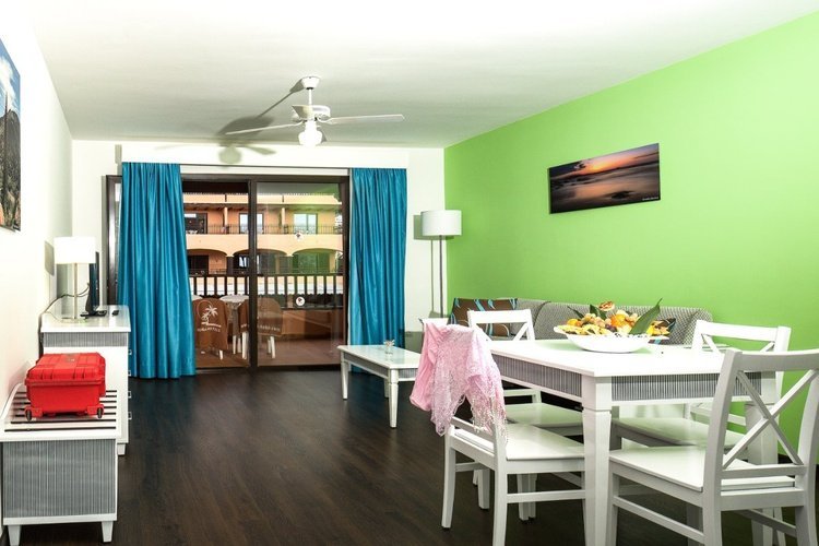 Coral grand suite de 1 dormitorio con vistas a la piscina 2 adultos coral los alisios los cristianos Coral grand suite de 1 dormitorio con vistas a la piscina 2 adultos coral los alisios los cristianos