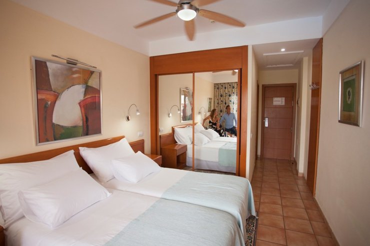 Habitación confort plus vista piscina con traslado aeropuerto hotel coral cotillo beach el cotillo Habitación confort plus vista piscina con traslado aeropuerto hotel coral cotillo beach el cotillo