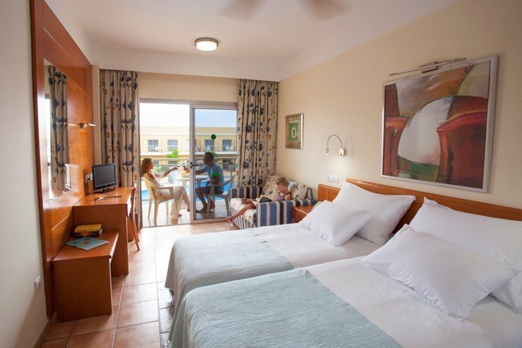 Habitación confort plus vista piscina con traslado aeropuerto hotel coral cotillo beach el cotillo Habitación confort plus vista piscina con traslado aeropuerto hotel coral cotillo beach el cotillo