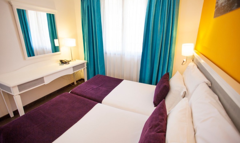 Coral grand suite de 1 dormitorio con vistas a la piscina 2 adultos Coral Los Alisios Los Cristianos Coral grand suite de 1 dormitorio con vistas a la piscina 2 adultos Coral Los Alisios Los Cristianos