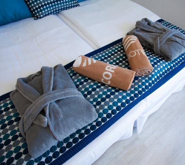 Menaje en la habitación Apartamentos Coral Dreams Costa Adeje