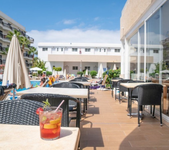 Bar piscina Apartamentos Coral California Playa de las Américas