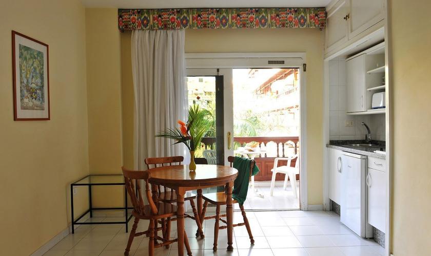 Estudio vista jardín/piscina 2 adultos + 1 niño Apartamentos Coral Teide Mar Puerto de la Cruz Estudio vista jardín/piscina 2 adultos + 1 niño Apartamentos Coral Teide Mar Puerto de la Cruz